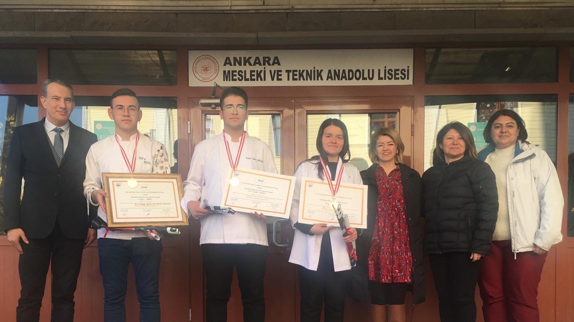 19. İstanbul Uluslararası Gastronomi Festivali'nde Altın Madalya Alan Öğrencilerimiz